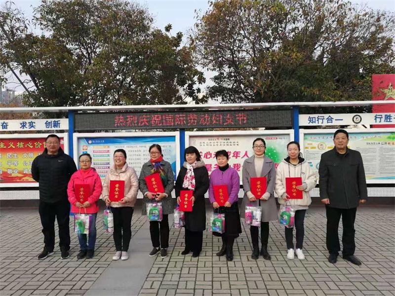 巾帼标兵.jpg